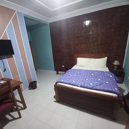 Sam Residence Jamm Ak Cofeel Сент Луис Екстериор снимка
